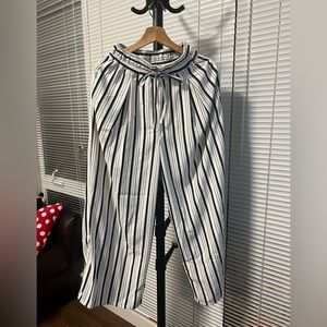 Lowry farm Japanese brand wide leg pants fit S and m